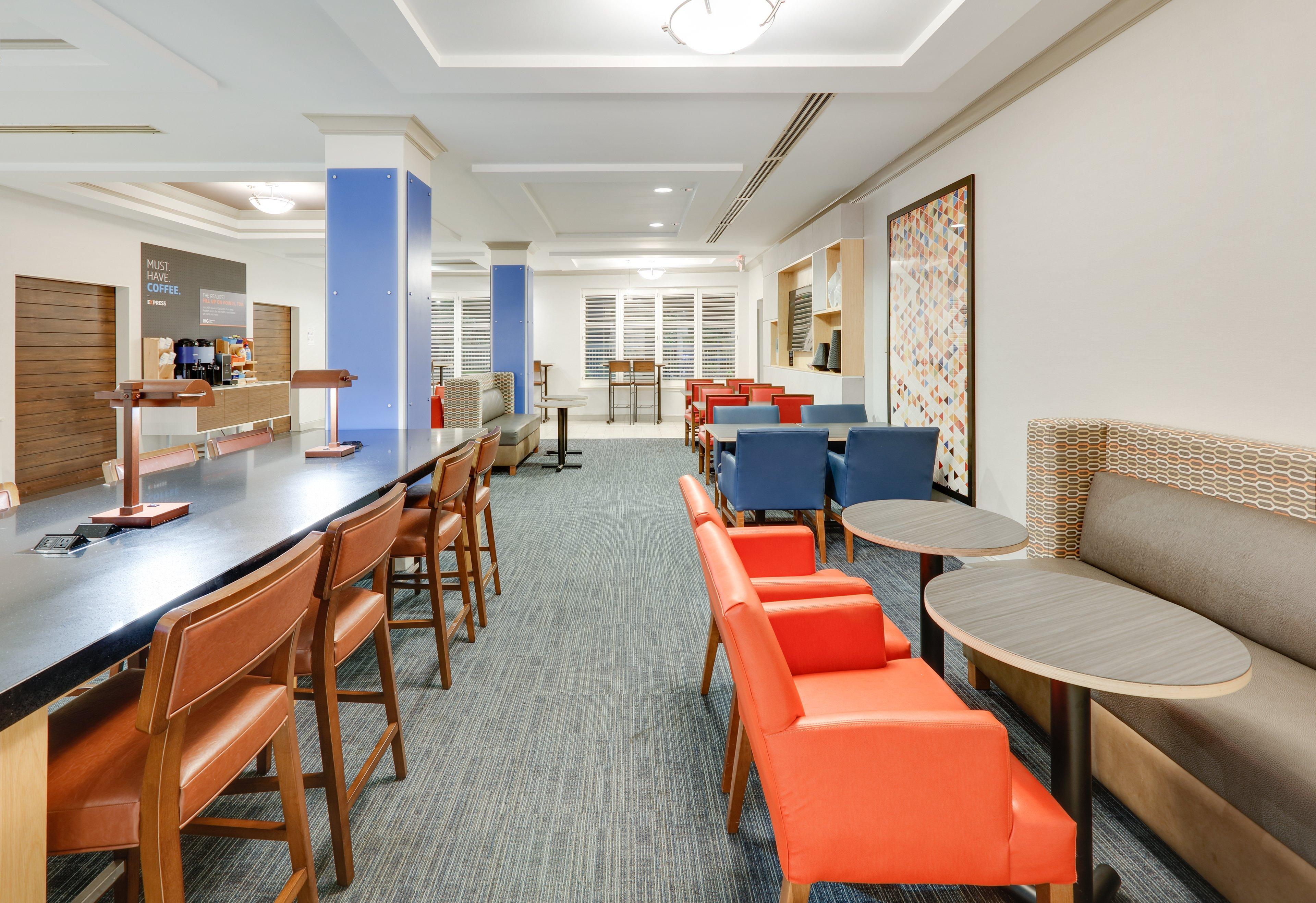 Holiday Inn Express Hotel & Suites Dublin By Ihg Exterior foto