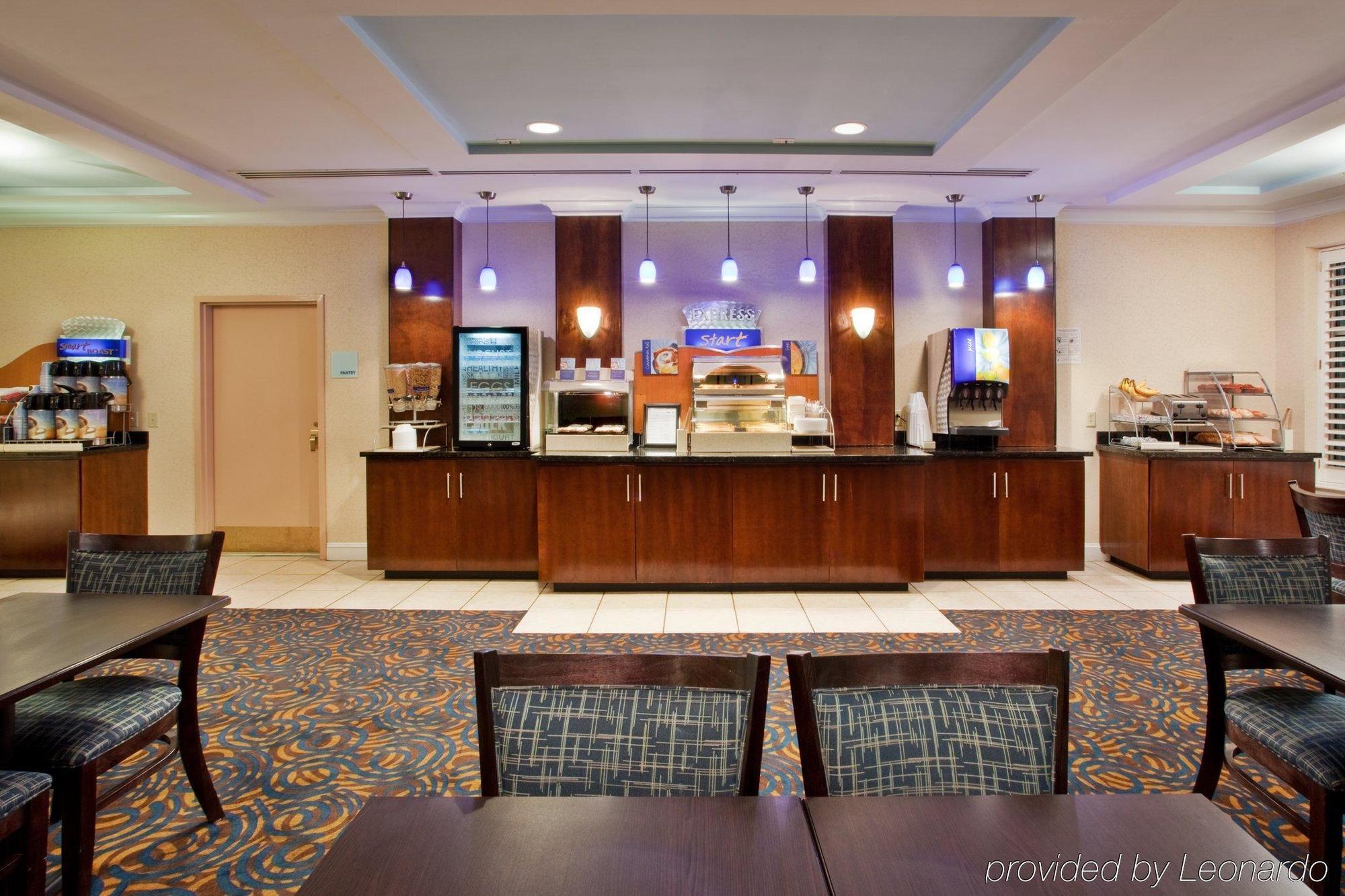Holiday Inn Express Hotel & Suites Dublin By Ihg Exterior foto